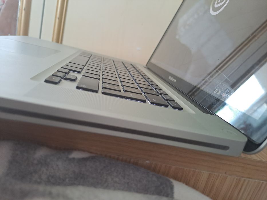 MacBook din 2010