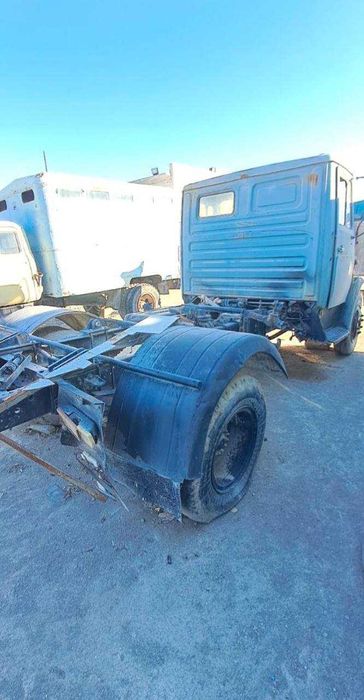 Зил запчастьга сотилади