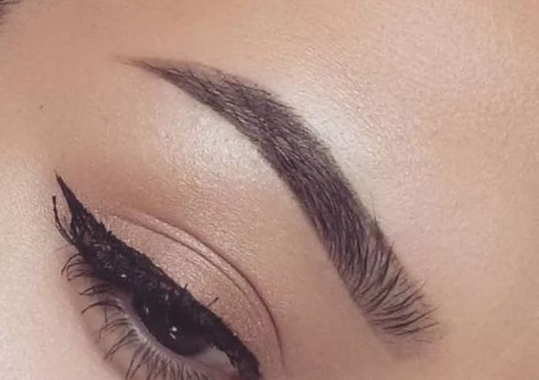 Наращивание ресниц и оформление бровей