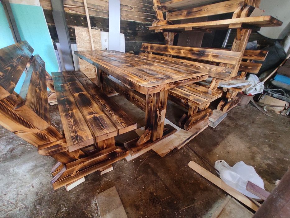 Продам комплект: стол и скамейки