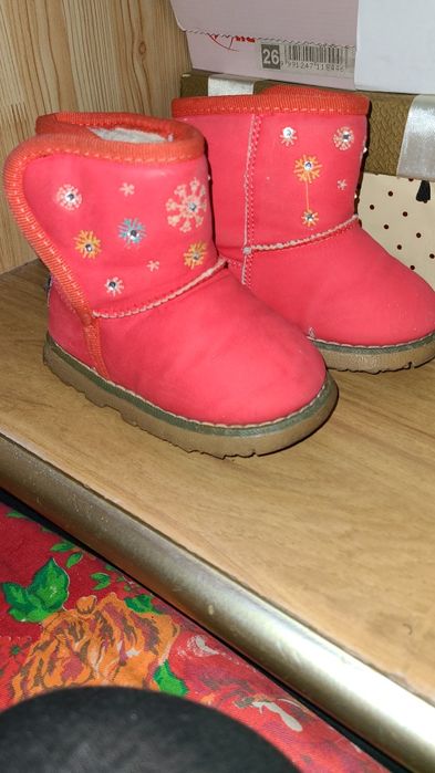 Qizlar uchun oyoq kiyim