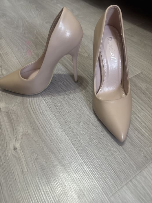 Продам туфли лодочки , на шпильке