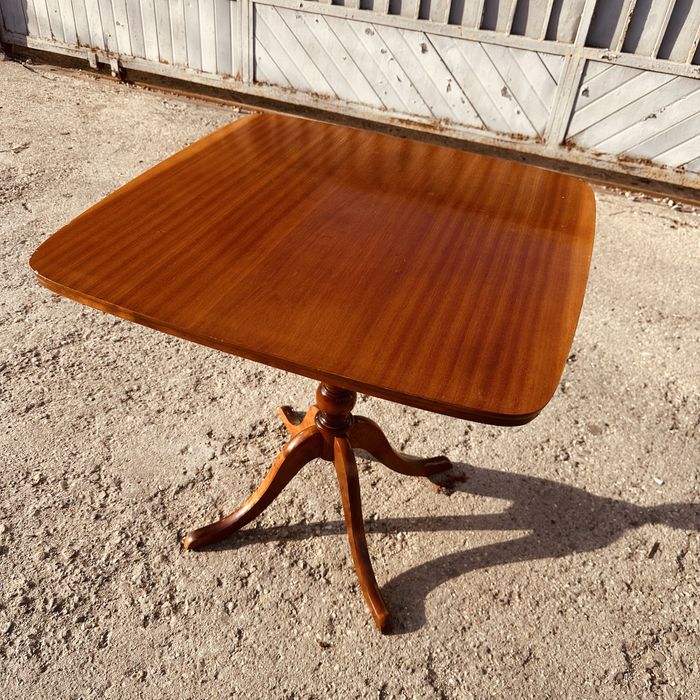 Шведска винтидж маса – mid-century, в стил Carl Malmsten