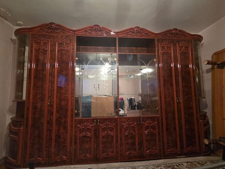 Продам стенку (гостиный гарнитур)