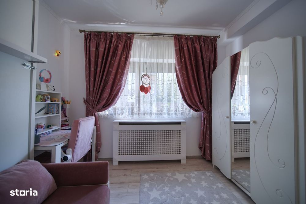 Proprietar vând apartament deosebit cu 170m curte privata 3camere2 bai