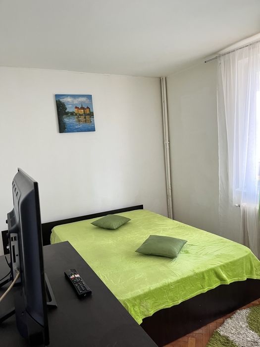 Inchiriez apartament 3 camere in zona Palas Dambu