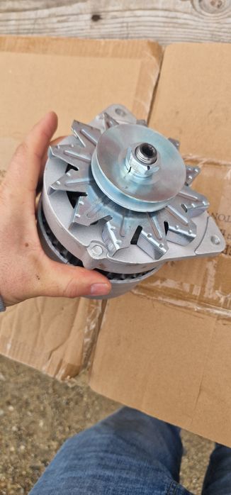 Alternator 12 v cu releu incorporat tractor ford fiat case