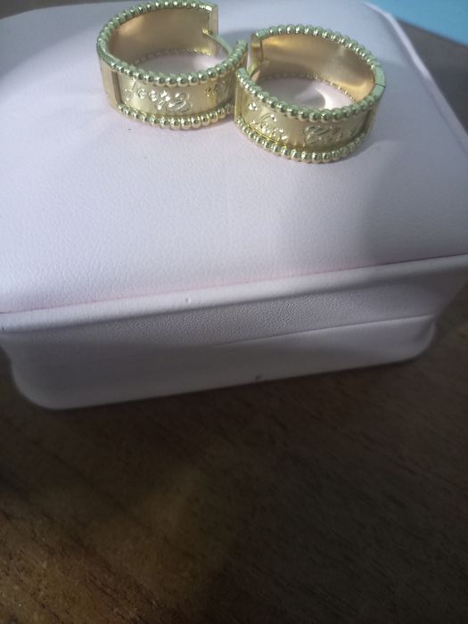 Золотые серьги продам