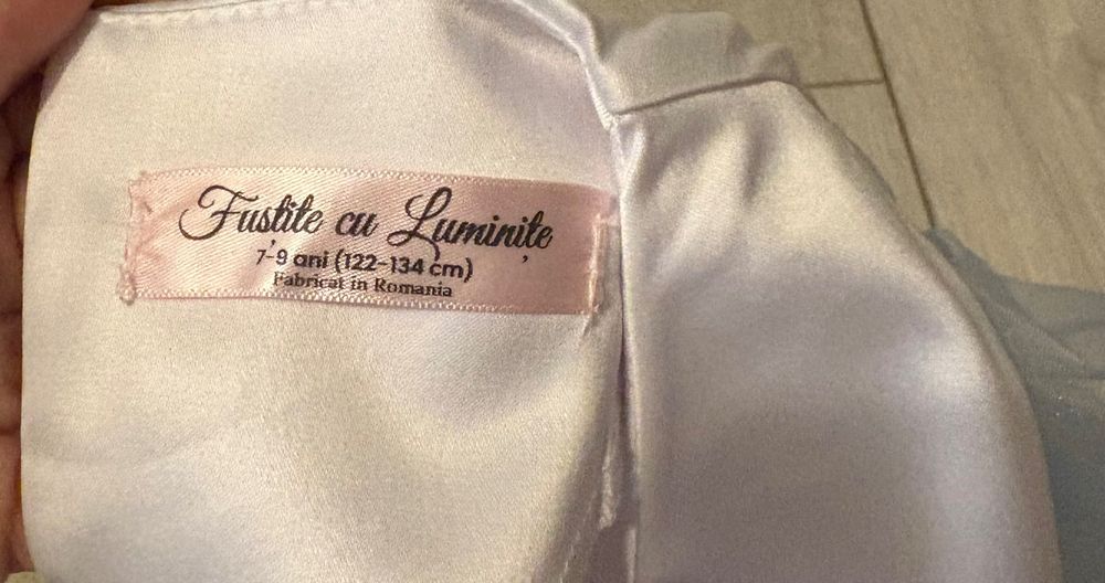 Costum serbare Craciun bluza si fusta albe