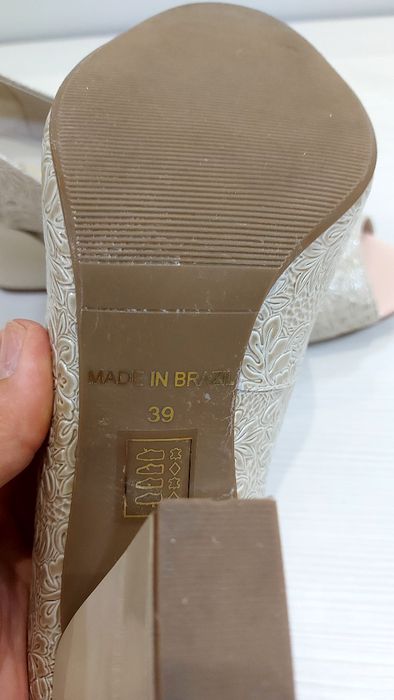 Туфли новые 39р, подойдут на 38р