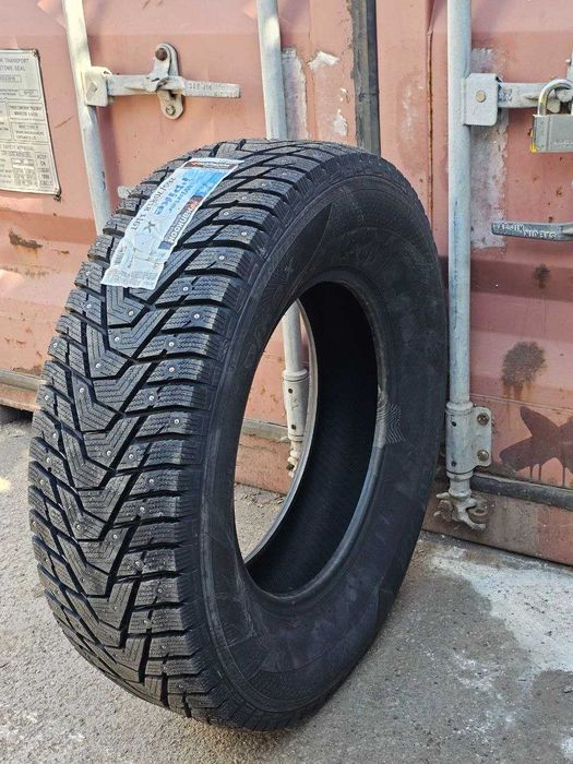 Новые зимние шины c шипами  265 70 R18 Hankook Winter i*Pike X