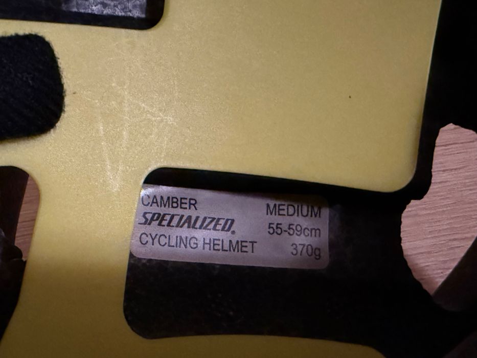 Продавам велосипедна каска specialized canber размер М