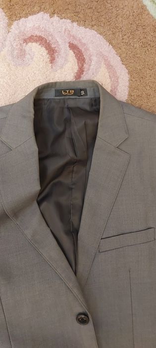 Костюмы отдам даром