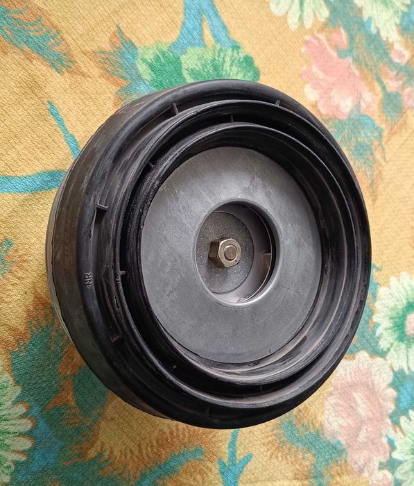 Електромотор за прахосмукачка PANASONIC 1200 W с 2 гумени уплътнения.