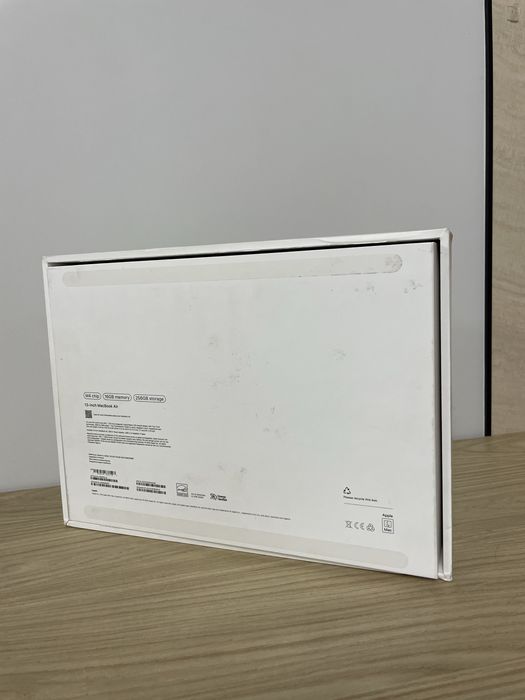 Apple macbook Air M2 2025