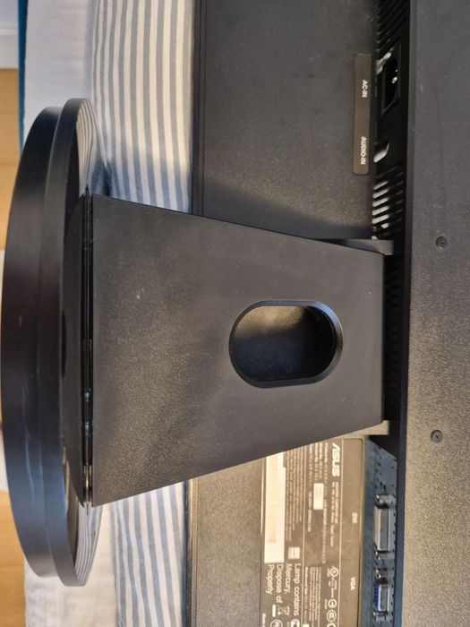 Monitor Asus 23" Full HD (vga inclus)