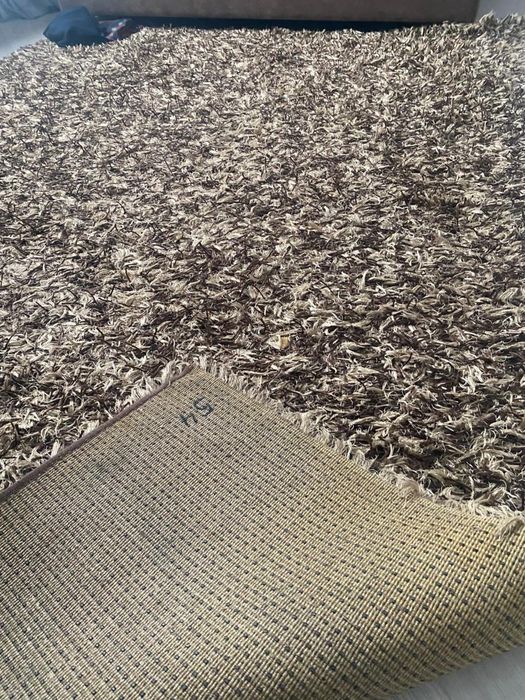 Ковер коричневый ворсистый