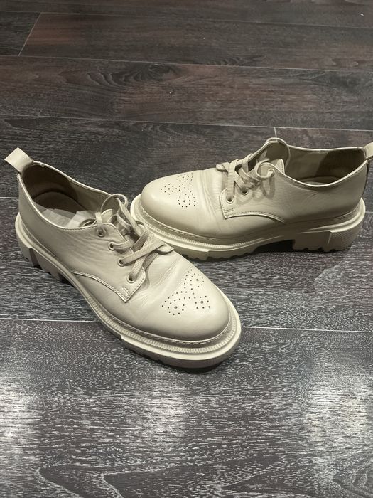 Продам ботинки .