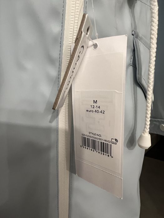 Jacheta dama ploaie, M