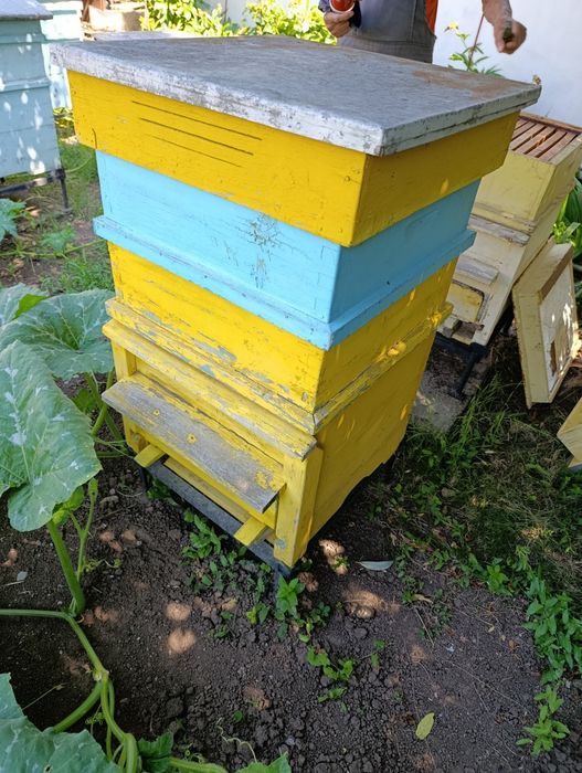 Продавам кошари за мед