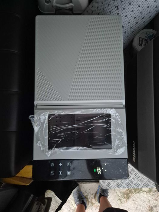 Компресорен хладилник с ледогенератор  12/220 волта