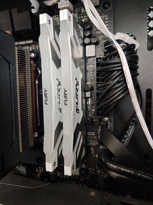 64GB 6000MHz CL32 DDR5 RAM Kingston Fury Renegade Alb 2 32GB