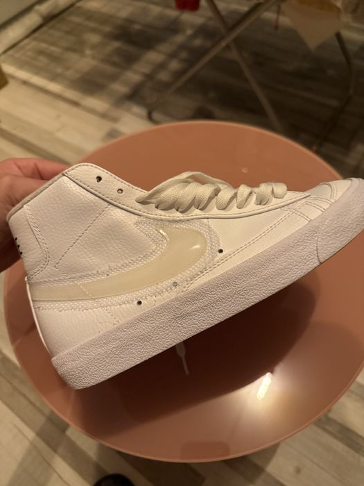Vand adidasi Nike