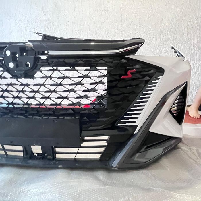 Бампер на авто Changan X5 Plus.