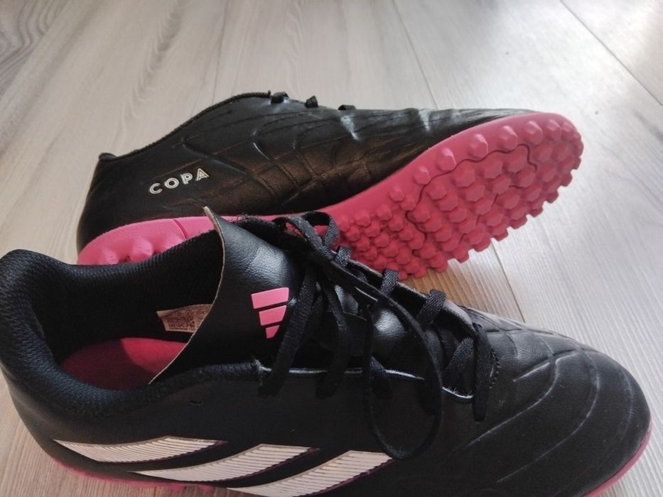 Футболни обувки  Адидас