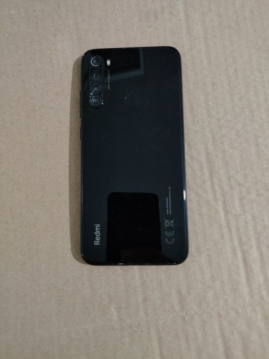 Xiaomi Redmi Note 8 / 8T  cu display-ul spart. Placa este buna. Pentru piese