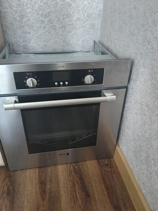 Продаётся духовка ЖМ Лесная поляна