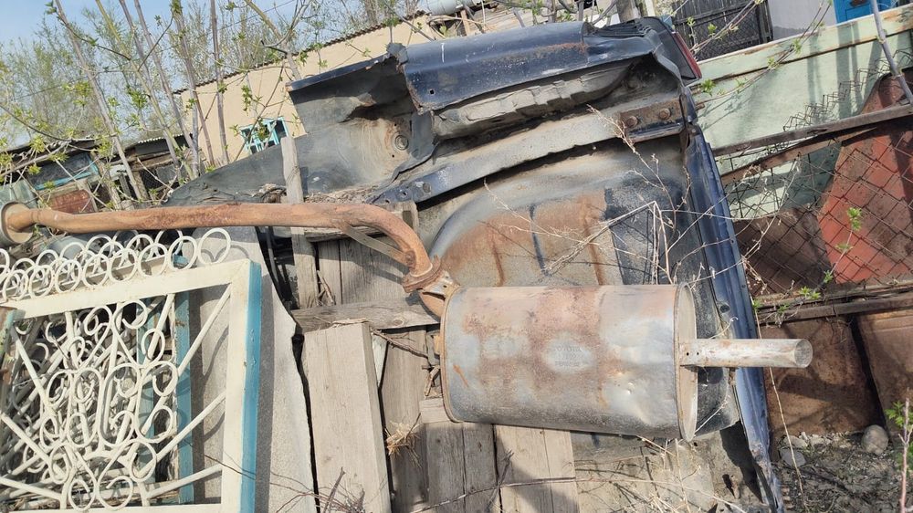 Запчасти на автомашин разные.