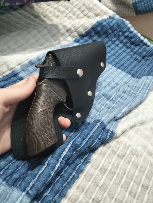 Продам пистолет без пистонов с кобурой