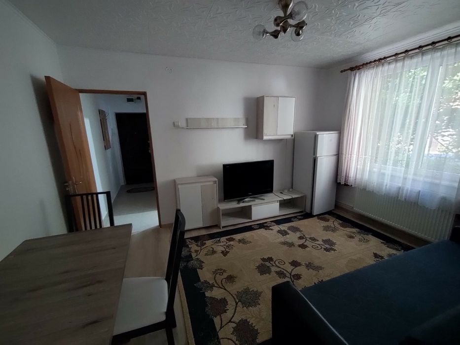 De închiriat apartament cu două camere