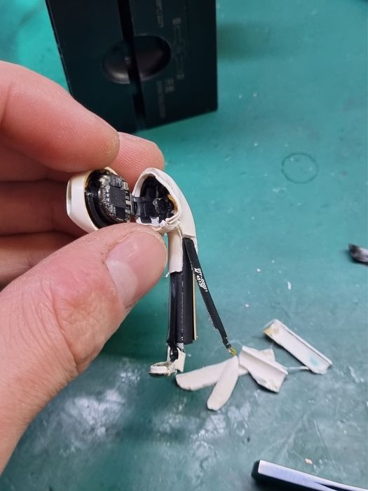 Ремонт AirPods всех моделей – быстро и качественно!