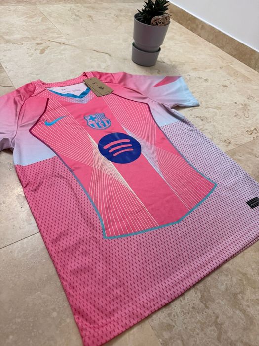 FC Barcelona jersey roz - nou cu etichetă