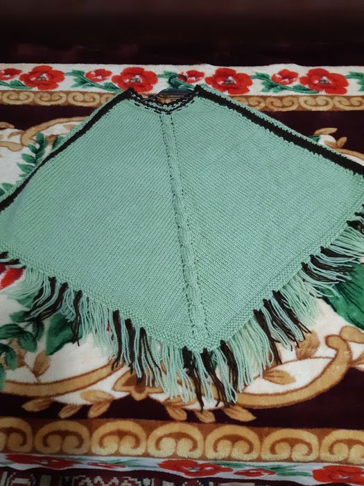 Дамска пелерина, плетена