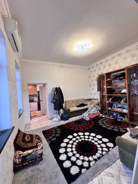 1,3 сотих,  фасад 11 метр,  2 хонали ховли сотилади