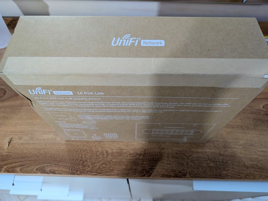 Коммутатор UniFi 16 PoE Lite.