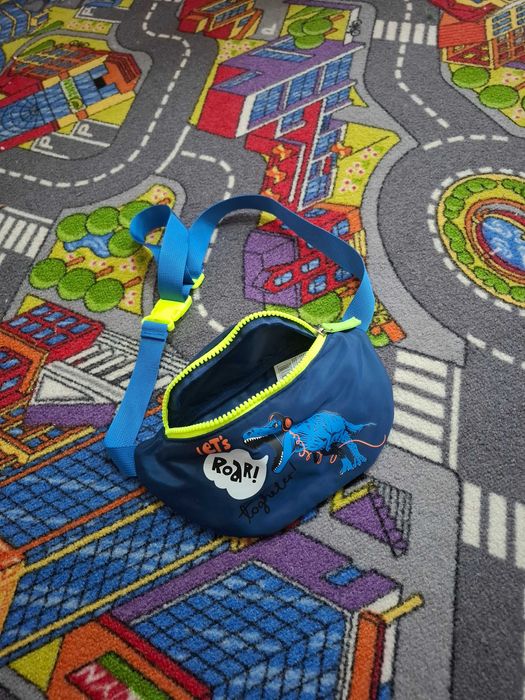 Чанта за кръст с динозавър