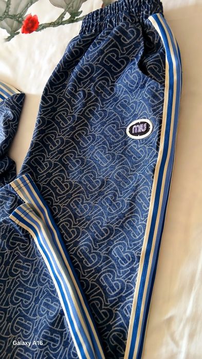 Dvoyka. Siniy ko'k ranggida. Kuz, mavsumiga bemalol kiysela boladi...