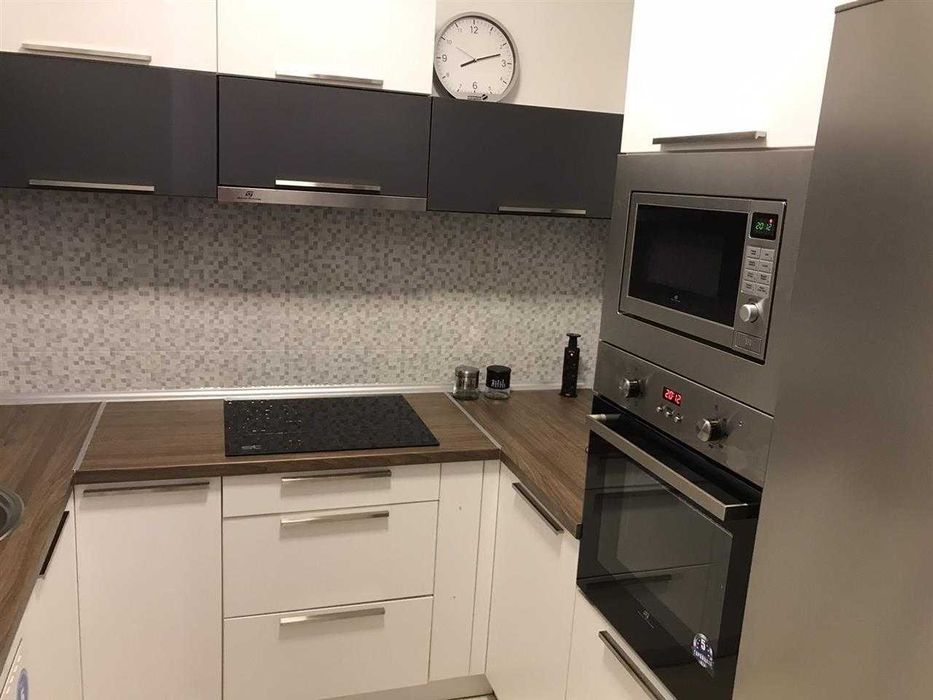 Дава се под наем Двустаен апартамент в Бургас, Център - 54 кв.м за 188.7 € - Снимка #1