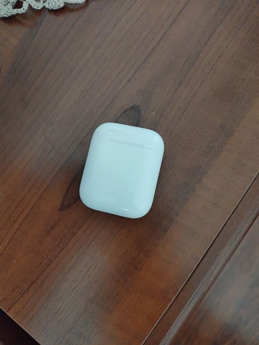 Продаю Airpods 1