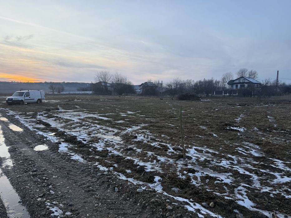 Parcela teren 652mp simian zona paraul baran pe partea cu dunarea