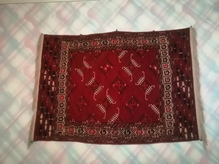 Turkman gilam. Ishlab chiqarilganinga 100 yildan oshgan