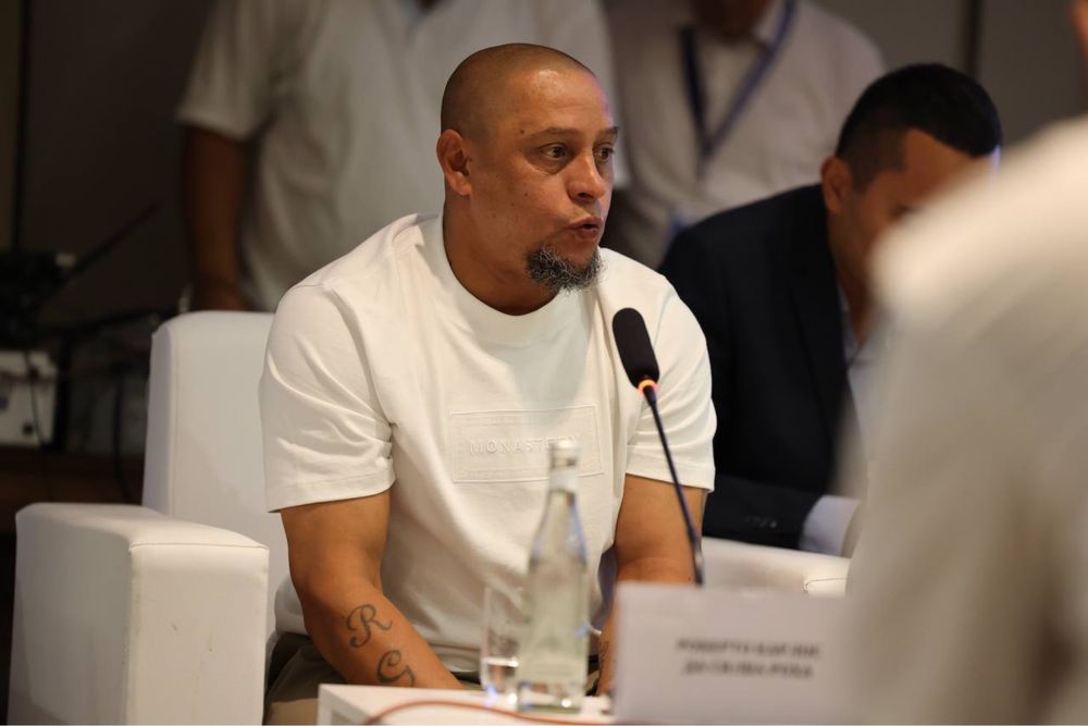 Настольни микрафон канфиренса учун синхиронни таржимон