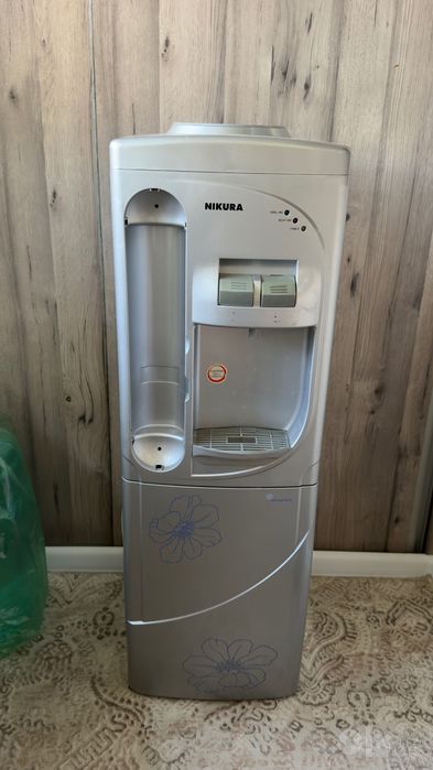 Кулер для воды .