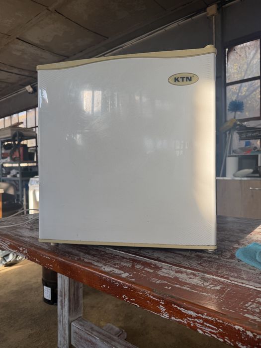 Малък хладилник с компресор KTN