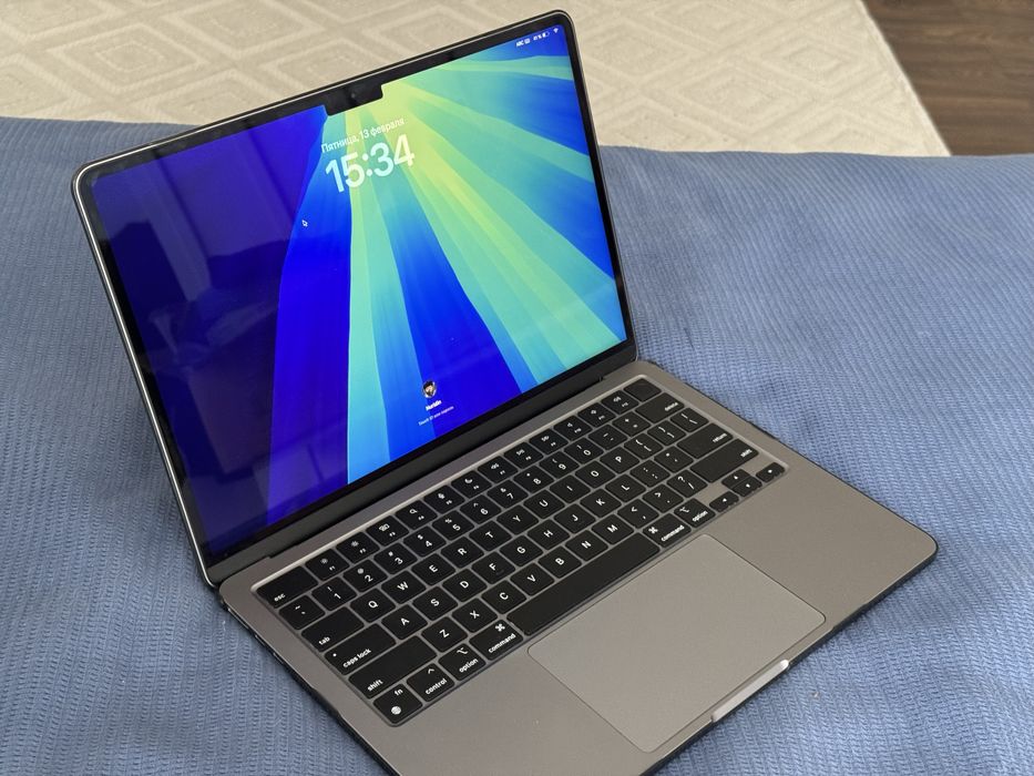 Apple Macbook AirM2 2022