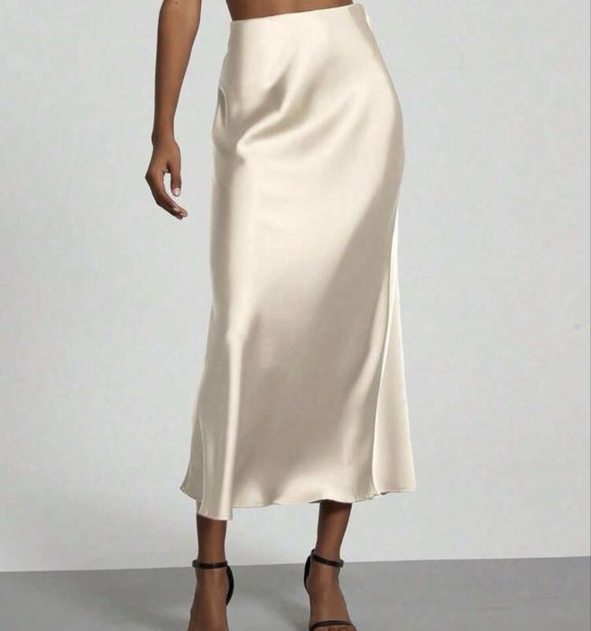 Сатенена пола - шампанско